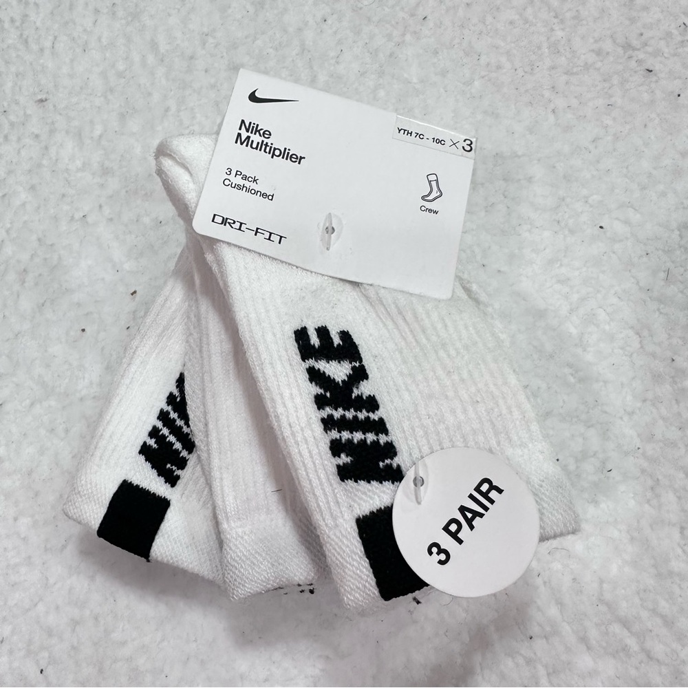 Boy’s Nike Dri-FIT White Socks